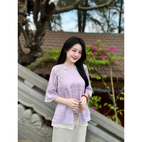 Trên thị trường hiện nay, có rất nhiều lựa chọn cho trang phục đi chùa, từ áo lam truyền thống, áo dài cách tân cho tới các set áo/đầm “đi chùa hiện đại”. (Ảnh 5)