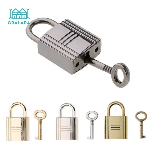 Các loại khóa vali siêu nhẹ thường được làm bằng nhựa hoặc kim loại mỏng, với mục tiêu giảm trọng lượng cho hành khách muốn tiết kiệm cân nặng. (Ảnh 2) Các loại khóa vali siêu nhẹ thường được làm bằng nhựa hoặc kim loại mỏng, với mục tiêu giảm trọng lượng cho hành khách muốn tiết kiệm cân nặng. (Ảnh 2)