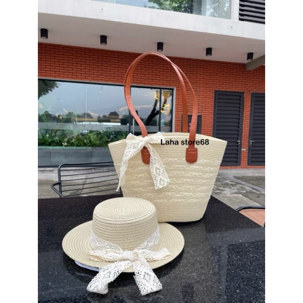 Túi quai da được làm từ chất liệu cói nhân tạo – một loại vật liệu tổng hợp nhẹ, bền và ít thấm nước. (Ảnh 3)