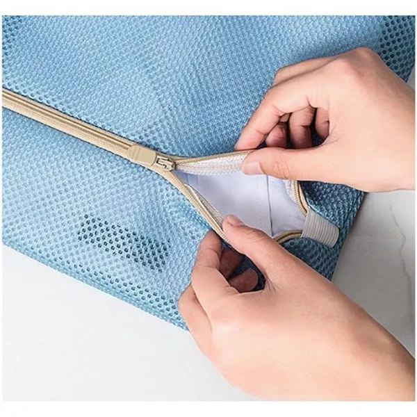 Màu sắc của áo lót thường được xử lý bằng các loại thuốc nhuộm nhạy cảm với nhiệt độ, độ ẩm và cơ chế ma sát trong lồng giặt. (Ảnh 2) Màu sắc của áo lót thường được xử lý bằng các loại thuốc nhuộm nhạy cảm với nhiệt độ, độ ẩm và cơ chế ma sát trong lồng giặt. (Ảnh 2)