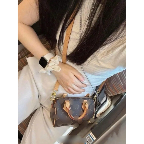 Một thói quen tốt là kiểm tra túi mỗi tháng một lần. (Ảnh 5) Một thói quen tốt là kiểm tra túi mỗi tháng một lần. (Ảnh 5)