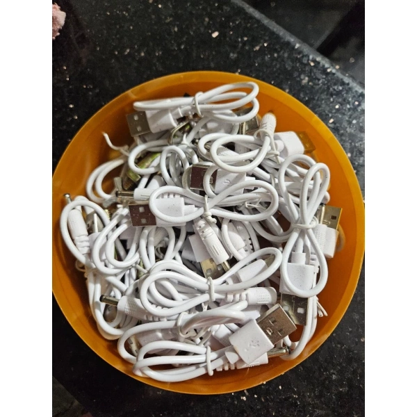 Nếu bạn thường xuyên di chuyển bằng xe máy, đi bộ hoặc chỉ cần sạc nhanh trong vòng vài phút, một đoạn cáp ngắn hơn có thể là lựa chọn hợp lý. (Ảnh 3) Nếu bạn thường xuyên di chuyển bằng xe máy, đi bộ hoặc chỉ cần sạc nhanh trong vòng vài phút, một đoạn cáp ngắn hơn có thể là lựa chọn hợp lý. (Ảnh 3)