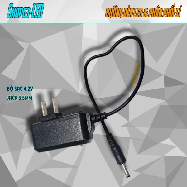 Chiều dài 30 cm của cáp sạc tích điện có đèn đội đầu thường gây rối trong cốc điện thoại và pin dự phòng - Ảnh 4 Chiều dài 30 cm của cáp sạc tích điện có đèn đội đầu thường gây rối trong cốc điện thoại và pin dự phòng - Ảnh 4