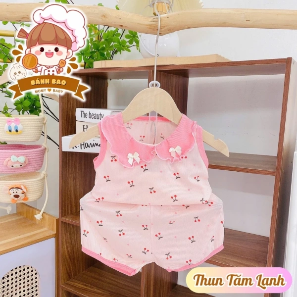 Màu pastel như xanh mint, hồng nhạt hoặc vàng nhẹ thường dễ phối với phụ kiện như mũ rộng vành, giày sandal nhẹ. (Ảnh 4) Màu pastel như xanh mint, hồng nhạt hoặc vàng nhẹ thường dễ phối với phụ kiện như mũ rộng vành, giày sandal nhẹ. (Ảnh 4)