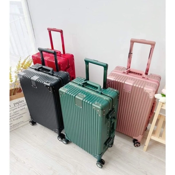 Chống rạch móc trên vali khung nhôm không đồng nghĩa với an toàn tuyệt đối khi hành lý bị xô đẩy trên băng chuyền - Ảnh 1