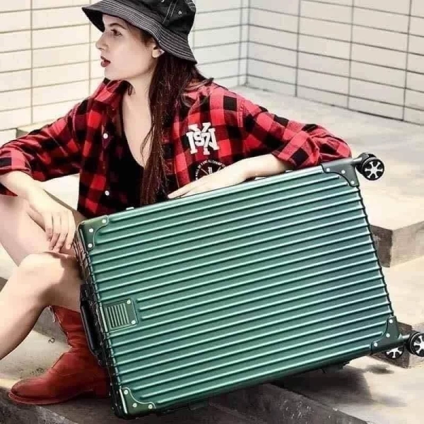 Vì vậy, ngay cả khi bạn sở hữu một chiếc vali “chống rạch móc”, việc duy trì thói quen đóng gói cẩn thận và lựa chọn phương thức di chuyển hợp lý vẫn là yếu tố quan trọng để bảo vệ hành lý. (Ảnh 3)