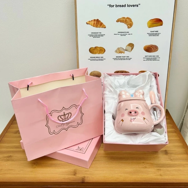 Một chiếc cốc sứ hình heo có thể trở thành “điểm nhấn” cho không gian. (Ảnh 3) Một chiếc cốc sứ hình heo có thể trở thành “điểm nhấn” cho không gian. (Ảnh 3)
