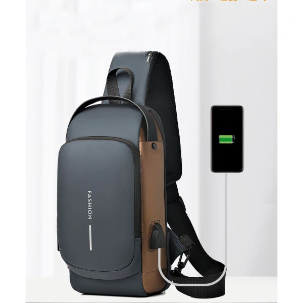 Không phải chiếc túi nào có cổng USB cũng đáp ứng được yêu cầu “chống bão”. (Ảnh 3) Không phải chiếc túi nào có cổng USB cũng đáp ứng được yêu cầu “chống bão”. (Ảnh 3)