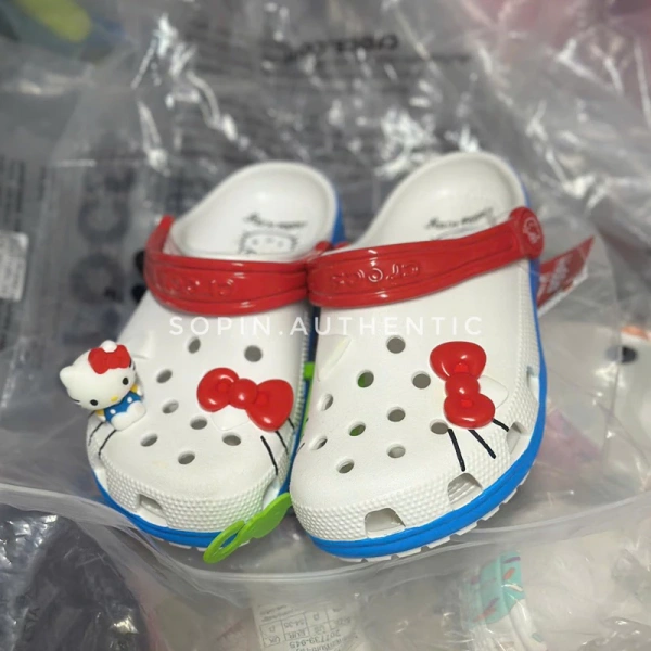 Như bảng trên cho thấy, Crocs Hello Kitty không những đáp ứng nhu cầu thẩm mỹ mà còn vượt trội về tính năng thực tiễn, đặc biệt là trong các môi trường ẩm ướt hoặc khi cần di chuyển nhanh chóng. (Ảnh 5) Như bảng trên cho thấy, Crocs Hello Kitty không những đáp ứng nhu cầu thẩm mỹ mà còn vượt trội về tính năng thực tiễn, đặc biệt là trong các môi trường ẩm ướt hoặc khi cần di chuyển nhanh chóng. (Ảnh 5)