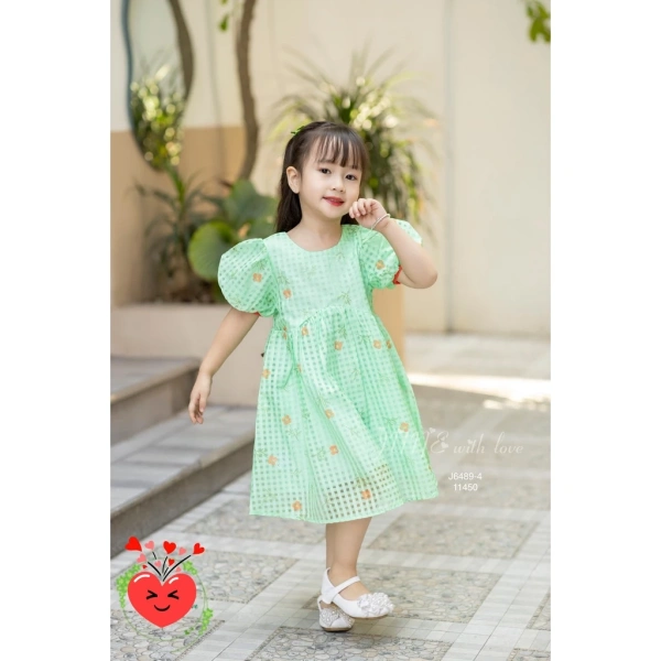 Đầm babydoll hoa nhẹ nhàng cho bé gái nhưng lại khiến nhiệt độ cơ thể tăng lên trong tiệc Giáng sinh - Ảnh 4 Đầm babydoll hoa nhẹ nhàng cho bé gái nhưng lại khiến nhiệt độ cơ thể tăng lên trong tiệc Giáng sinh - Ảnh 4