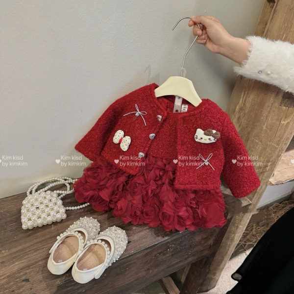 Đầm dạ hội bé gái trông lộng lẫy trên ảnh, nhưng khi khoác áo khoác dạ, con thường cảm thấy quá nóng và khó chịu. - Ảnh 5 Đầm dạ hội bé gái trông lộng lẫy trên ảnh, nhưng khi khoác áo khoác dạ, con thường cảm thấy quá nóng và khó chịu. - Ảnh 5