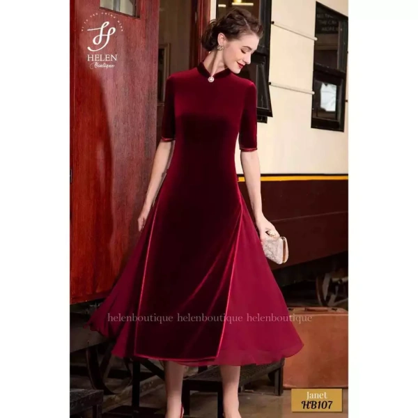 Lụa, đặc biệt là lụa đỏ, luôn được xem là “vàng lụa” trong giới thời trang vì độ bóng mượt và khả năng rỗng bờ nét thị giác. (Ảnh 2) Lụa, đặc biệt là lụa đỏ, luôn được xem là “vàng lụa” trong giới thời trang vì độ bóng mượt và khả năng rỗng bờ nét thị giác. (Ảnh 2)