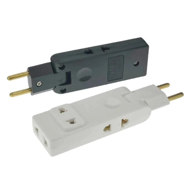 Đầu cắm 180 độ của ổ cắm đa năng 4 trong 1 thường khiến việc lắp vào ổ điện chật hẹp trở nên bất tiện - Ảnh 3