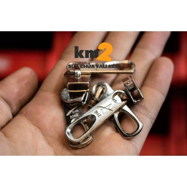 Đầu khóa kéo 10 dây quá to khiến mỗi lần mở balo trở thành một khó khăn bất ngờ - Ảnh 1 Đầu khóa kéo 10 dây quá to khiến mỗi lần mở balo trở thành một khó khăn bất ngờ - Ảnh 1