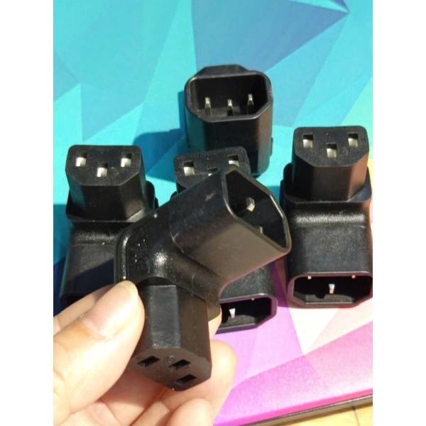 Đầu nối C13‑C14 góc 90° thực tế giảm bớt rối dây và bảo vệ thiết bị trong góc làm việc chật hẹp - Ảnh 5