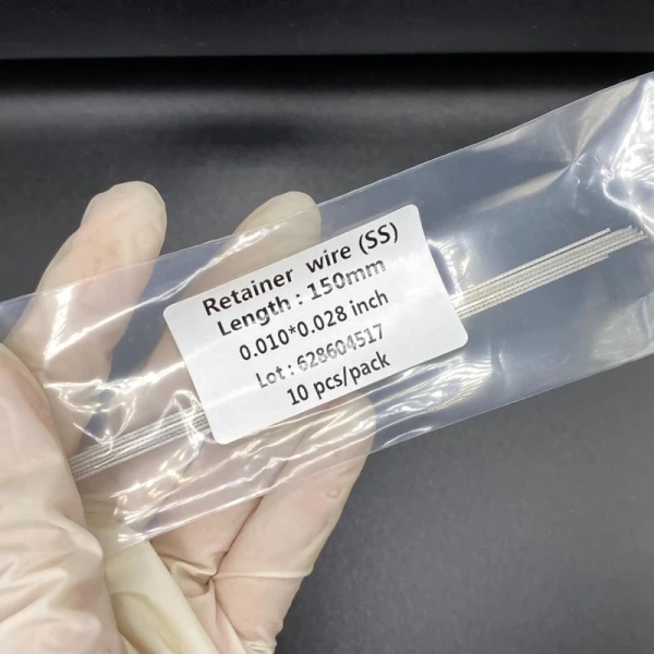Chọn sản phẩm nước súc miệng chứa chlorhexidine nhẹ hoặc tinh dầu trà xanh sẽ hỗ trợ giảm vi khuẩn trong không gian hẹp của dây xoắn. (Ảnh 3)