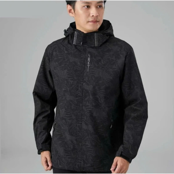 Một mẫu áo khoác gió đáp ứng đầy đủ các tiêu chí trên chính là Áo Khoác Gió Unisex Form Rộng - Phối Họa Tiết Chống Nước, Chống Gió Thu Đông, Hiện Đại Năng Động. (Ảnh 4)