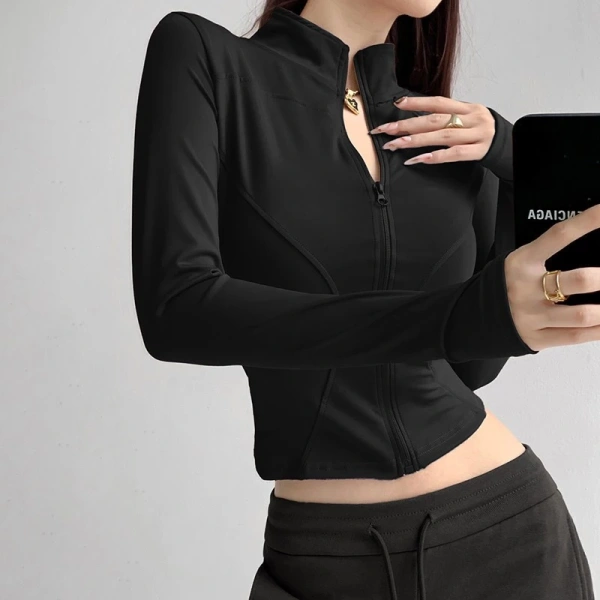 Những nhà thiết kế thời trang thể thao thường chú trọng vào tính năng “điều chỉnh nhanh” nhưng bỏ qua yếu tố độ dài dây kéo phù hợp. (Ảnh 2)