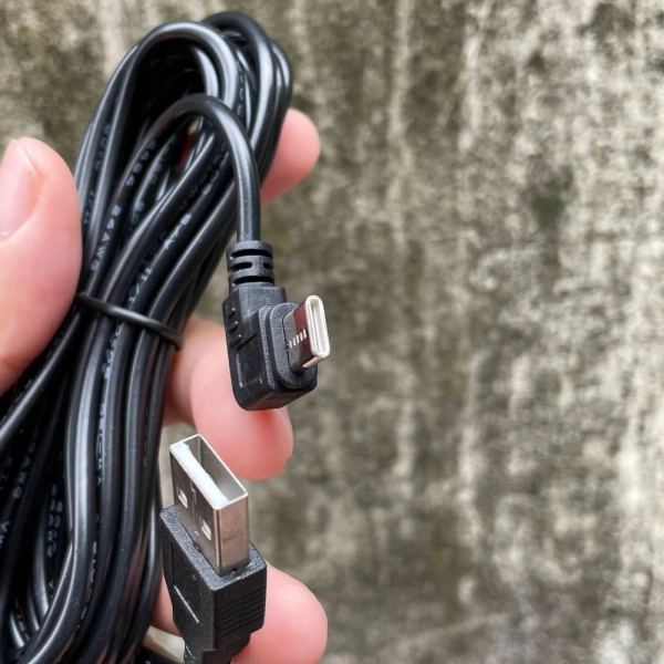 Ví dụ thực tiễn, dây sạc camera hành trình, chân cắm Type C, dài 3,5 m đáp ứng những tiêu chí trên: lõi đồng nhiều sợi, vỏ bọc nhựa mềm, đầu cắm thẳng và chữ L, hỗ trợ sạc nhanh cho đa dạng thiết bị. (Ảnh 4) Ví dụ thực tiễn, dây sạc camera hành trình, chân cắm Type C, dài 3,5 m đáp ứng những tiêu chí trên: lõi đồng nhiều sợi, vỏ bọc nhựa mềm, đầu cắm thẳng và chữ L, hỗ trợ sạc nhanh cho đa dạng thiết bị. (Ảnh 4)