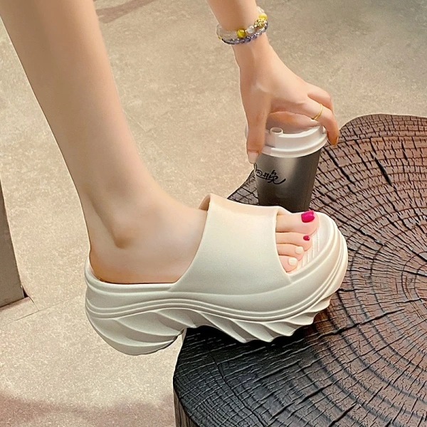 Đế cao 7 cm và lớp EVA êm: Khi cảm giác thoải mái ban đầu biến thành bất ngờ nặng nề suốt ngày làm việc - Ảnh 1 Đế cao 7 cm và lớp EVA êm: Khi cảm giác thoải mái ban đầu biến thành bất ngờ nặng nề suốt ngày làm việc - Ảnh 1