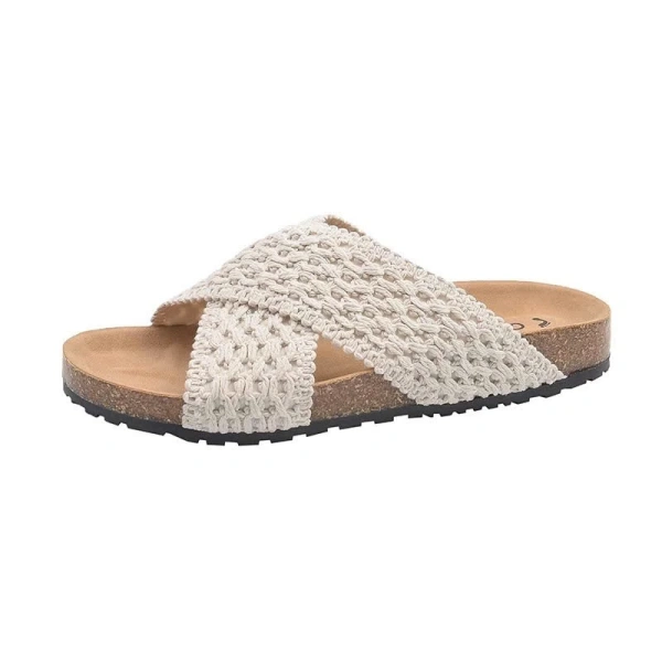 Đế cao su 3 cm trong đôi dép quai chéo nữ mang lại độ ổn định trên cát, nhưng cũng gây cảm giác nặng khi đi dài - Ảnh 4 Đế cao su 3 cm trong đôi dép quai chéo nữ mang lại độ ổn định trên cát, nhưng cũng gây cảm giác nặng khi đi dài - Ảnh 4