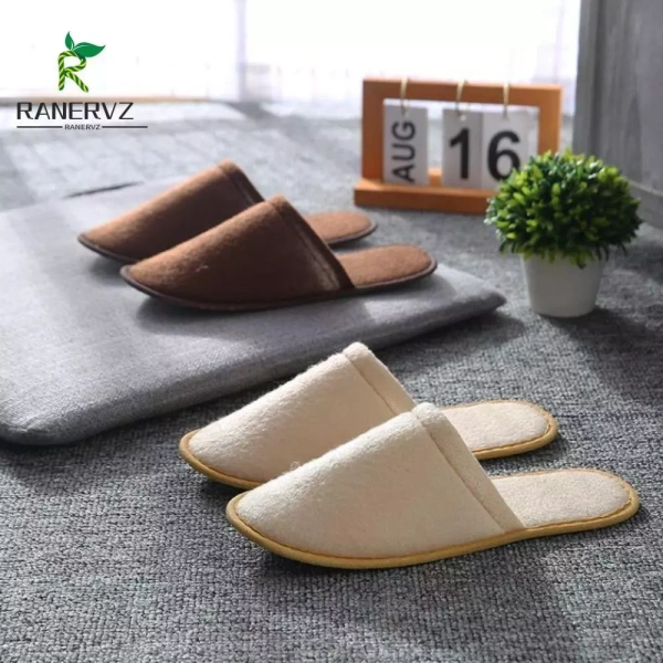 Đế chống trượt của dép dùng một lần khách sạn mất độ bám chỉ sau một đêm sử dụng. - Ảnh 1
