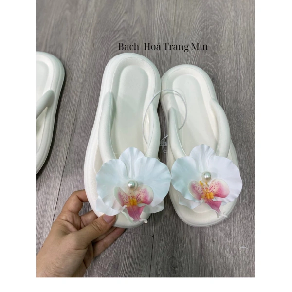 Khi lựa chọn một đôi dép, việc xác định “điểm mạnh” dựa trên môi trường sử dụng là yếu tố then chốt. (Ảnh 4) Khi lựa chọn một đôi dép, việc xác định “điểm mạnh” dựa trên môi trường sử dụng là yếu tố then chốt. (Ảnh 4)
