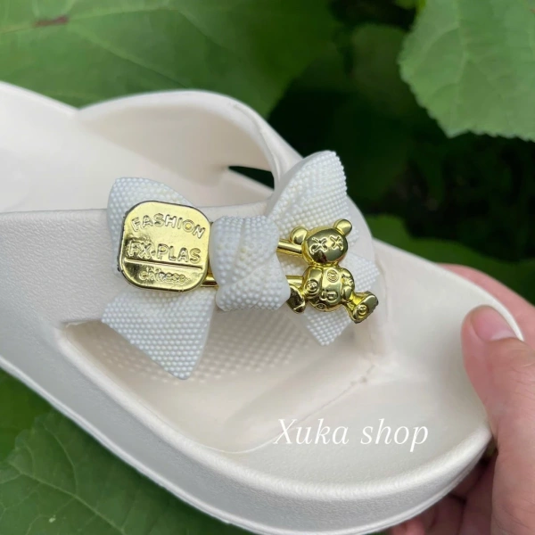 Đế độn cao 5 cm trên bãi biển: Khi vẻ xinh xắn biến thành cơn đau bất ngờ - Ảnh 4
