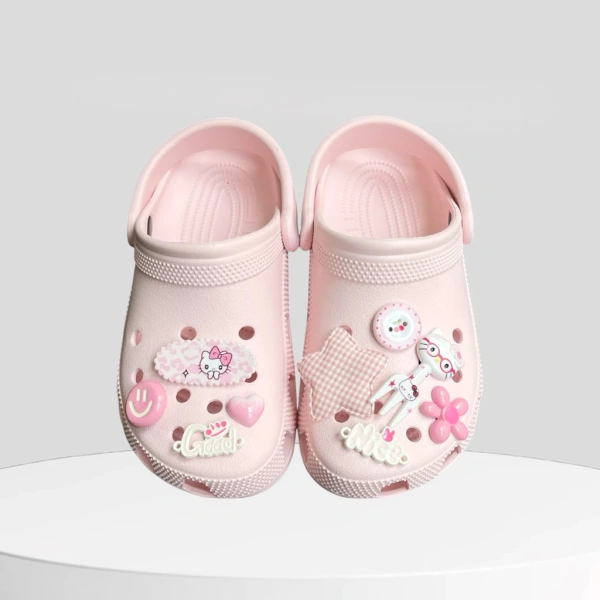 Đế sục quai hậu mang cảm giác êm như mây, nhưng độ bám trên sàn gỗ lại khiến người dùng băn khoăn khi sử dụng lâu dài - Ảnh 5