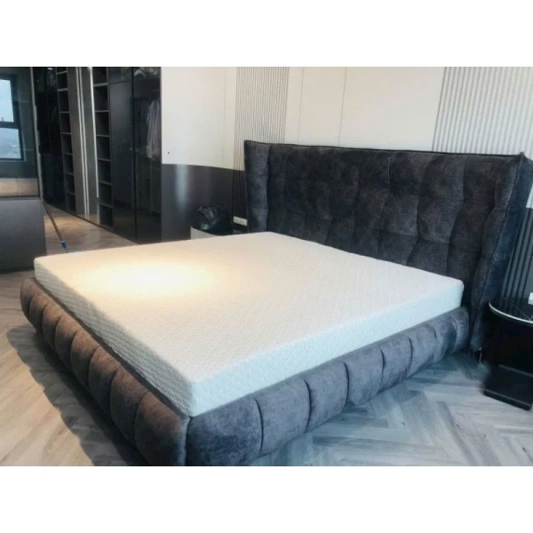 Mặc dù tiêu chuẩn “5 sao” đề cao độ bền, nhiều người vẫn gặp vấn đề khi đệm mất độ đàn hồi sau 12–18 tháng. (Ảnh 2)