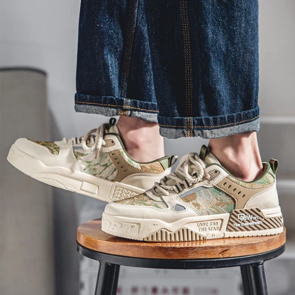 Vì mỗi người có hình dạng bàn chân riêng, nên khi mua Giày Nam Sneaker Urban trên các nền tảng thương mại điện tử, bạn nên chọn size dựa trên kích thước giày hiện tại, và lưu ý chính sách đổi trả nếu không vừa. (Ảnh 5)