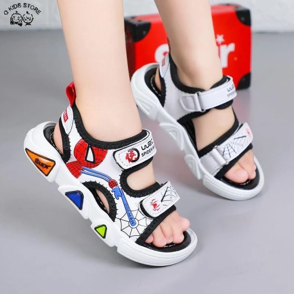Đèn LED làm bật sáng sandal bé trai, nhưng sau một năm học đế mềm thường bị mòn nhanh hơn dự đoán - Ảnh 5