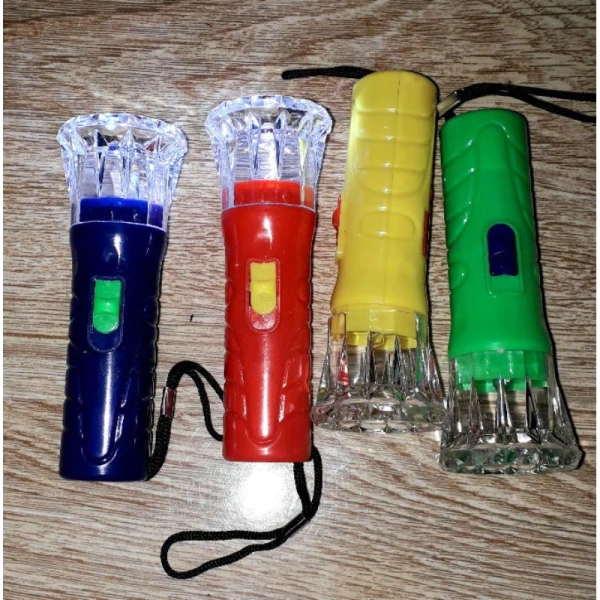 Đèn pin LED mini thường sử dụng chip LED công suất nhỏ nhưng tập trung. (Ảnh 2)