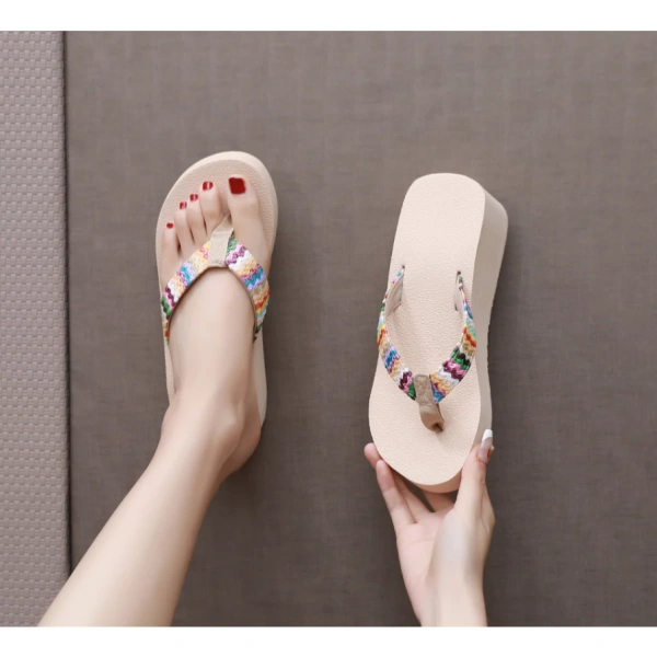 Dép kẹp xỏ ngón đế xuồng cao cho cảm giác nhẹ nhàng ban đầu, nhưng lâu đứng trong văn phòng lại để lại bất ngờ không ngờ - Ảnh 5 Dép kẹp xỏ ngón đế xuồng cao cho cảm giác nhẹ nhàng ban đầu, nhưng lâu đứng trong văn phòng lại để lại bất ngờ không ngờ - Ảnh 5