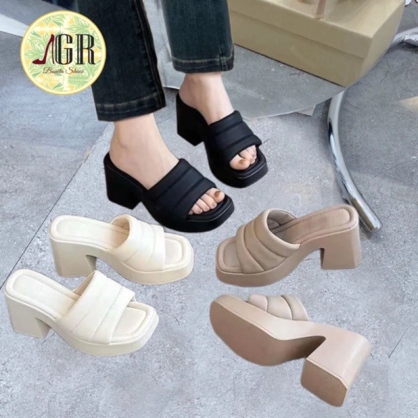Dép xuồng 3 sọc đế nhựa PU cao 8 cm: Độ êm chắc chắn, nhưng chân dễ mỏi khi đứng dài. - Ảnh 1 Dép xuồng 3 sọc đế nhựa PU cao 8 cm: Độ êm chắc chắn, nhưng chân dễ mỏi khi đứng dài. - Ảnh 1