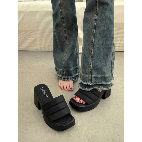 Để duy trì độ “cao 8 cm” và giữ cho mặt dưới luôn êm, việc bảo quản đúng cách là rất quan trọng. (Ảnh 5) Để duy trì độ “cao 8 cm” và giữ cho mặt dưới luôn êm, việc bảo quản đúng cách là rất quan trọng. (Ảnh 5)