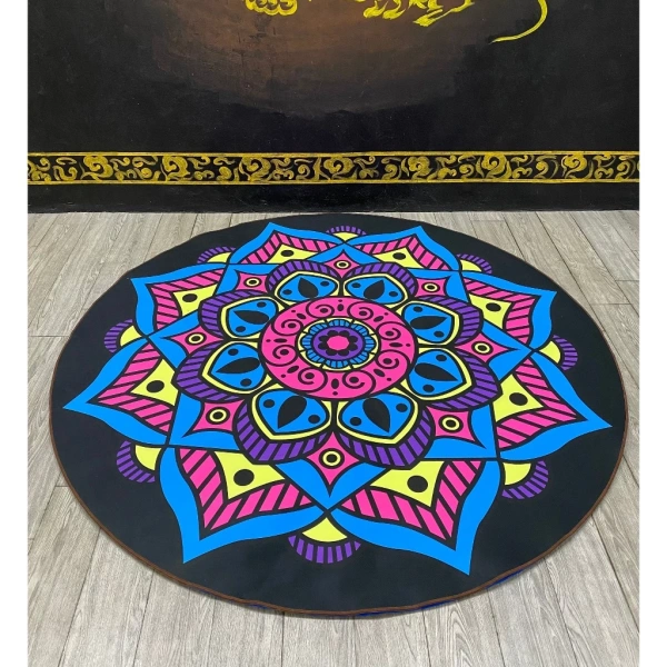 Kích thước 1,8m × 1,8m là chuẩn phổ biến cho thảm yoga tròn, đủ rộng để thực hiện hầu hết các tư thế toàn thân, từ Sun Salutation tới các động tác vắt bụng. (Ảnh 3) Kích thước 1,8m × 1,8m là chuẩn phổ biến cho thảm yoga tròn, đủ rộng để thực hiện hầu hết các tư thế toàn thân, từ Sun Salutation tới các động tác vắt bụng. (Ảnh 3)