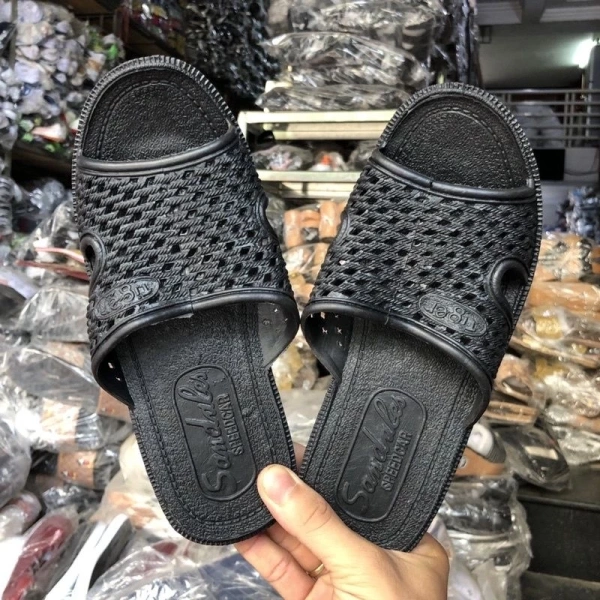 Độ bám thực sự của đôi dép chống trượt phụ thuộc vào cấu trúc đế, không chỉ ở thiết kế - Ảnh 1 Độ bám thực sự của đôi dép chống trượt phụ thuộc vào cấu trúc đế, không chỉ ở thiết kế - Ảnh 1