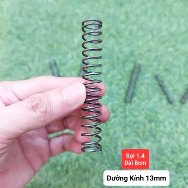Việc lựa chọn kích thước lò xo (đường kính, chiều dài, sợi) không chỉ ảnh hưởng tới độ co giãn mà còn quyết định khả năng truyền lực từ motor tới kim khâu. (Ảnh 3)