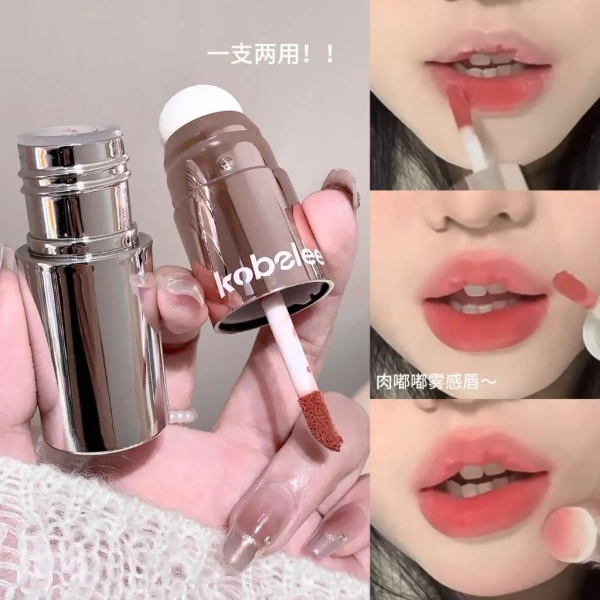 Thoa một lớp dưỡng môi nhẹ (không màu), để môi hấp thu đủ độ ẩm. (Ảnh 4) Thoa một lớp dưỡng môi nhẹ (không màu), để môi hấp thu đủ độ ẩm. (Ảnh 4)