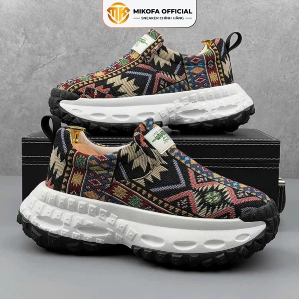 Độ cao 5 cm trong đôi sneaker thổ cẩm: khi vẻ trẻ trung gặp bất ngờ về độ ổn định. - Ảnh 2 Độ cao 5 cm trong đôi sneaker thổ cẩm: khi vẻ trẻ trung gặp bất ngờ về độ ổn định. - Ảnh 2