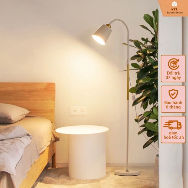 Độ cao điều chỉnh của đèn cây đứng thay đổi ánh sáng phòng ngủ, nhưng lại tạo ra bất ngờ trong việc bố trí nội thất - Ảnh 1