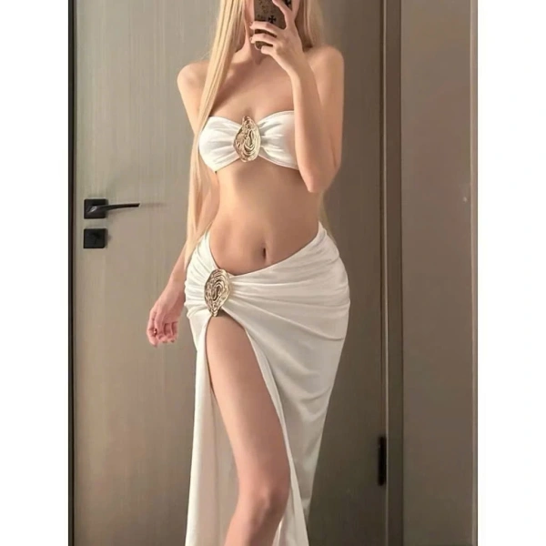 Độ co giãn của vải quyết định cảm giác thoải mái khi mặc bikini áo quây và chân váy xẻ, hơn là kiểu dáng. - Ảnh 4