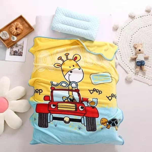 Khi bé đã kết thúc năm học và chăn không dùng, hãy cất trong túi zip hoặc hộp nhựa kín. (Ảnh 4) Khi bé đã kết thúc năm học và chăn không dùng, hãy cất trong túi zip hoặc hộp nhựa kín. (Ảnh 4)