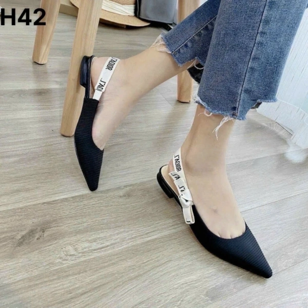 Áp dụng các tiêu chí trên sẽ giảm thiểu nguy cơ “độ êm ái ban đầu” bị phá vỡ bởi cảm giác chèn gót sau khi làm việc kéo dài. (Ảnh 4)