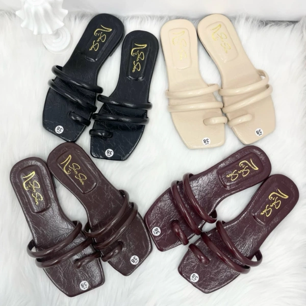 Độ êm chân của dép xỏ ngón hai quai thường bị bỏ qua cho tới khi phải dạo phố cả ngày. - Ảnh 1 Độ êm chân của dép xỏ ngón hai quai thường bị bỏ qua cho tới khi phải dạo phố cả ngày. - Ảnh 1