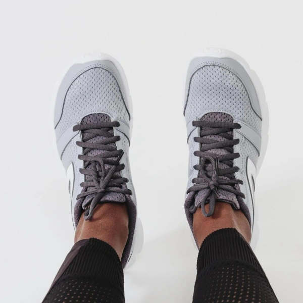 Đế giày chạy bộ DECATHLON Kalenji Run One sử dụng chất liệu xốp EVA (Ethylen‑Vinyl Acetate), một trong những vật liệu giảm chấn được ưa chuộng nhất trong ngành thể thao. (Ảnh 3) Đế giày chạy bộ DECATHLON Kalenji Run One sử dụng chất liệu xốp EVA (Ethylen‑Vinyl Acetate), một trong những vật liệu giảm chấn được ưa chuộng nhất trong ngành thể thao. (Ảnh 3)