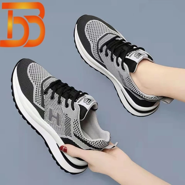 Độ thoáng khí của giày chạy bộ nữ chỉ thực sự đáng giá khi trải nghiệm những buổi chạy dài trong mùa hè. - Ảnh 1