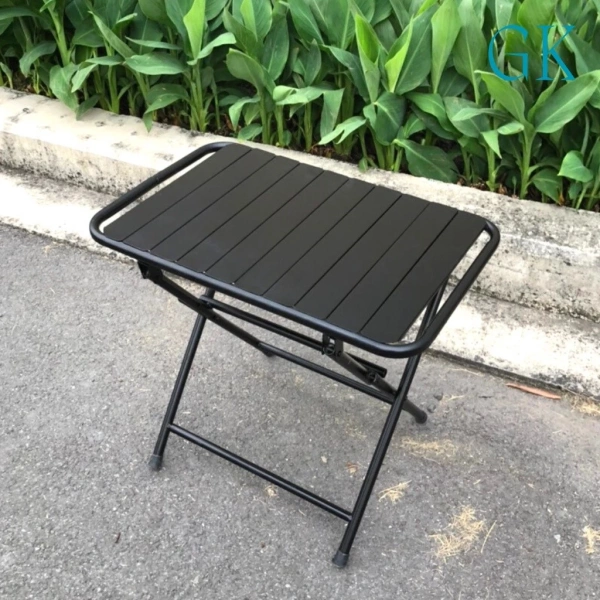 Khi đặt laptop, sách hoặc đồ vật nặng lên bàn, hãy cân nhắc sắp xếp sao cho trọng lượng không tập trung tại một chỗ. (Ảnh 5)