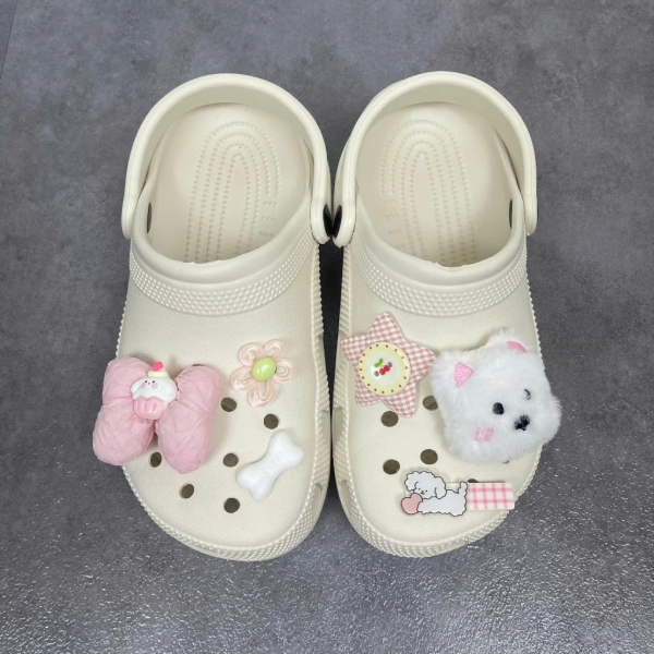 Mặc dù đôi dép đế cao 4 cm mang lại một số ưu điểm thẩm mỹ, nhưng không phải lúc nào cũng phù hợp. (Ảnh 5)